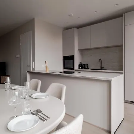 Spacious Family Apartment *
